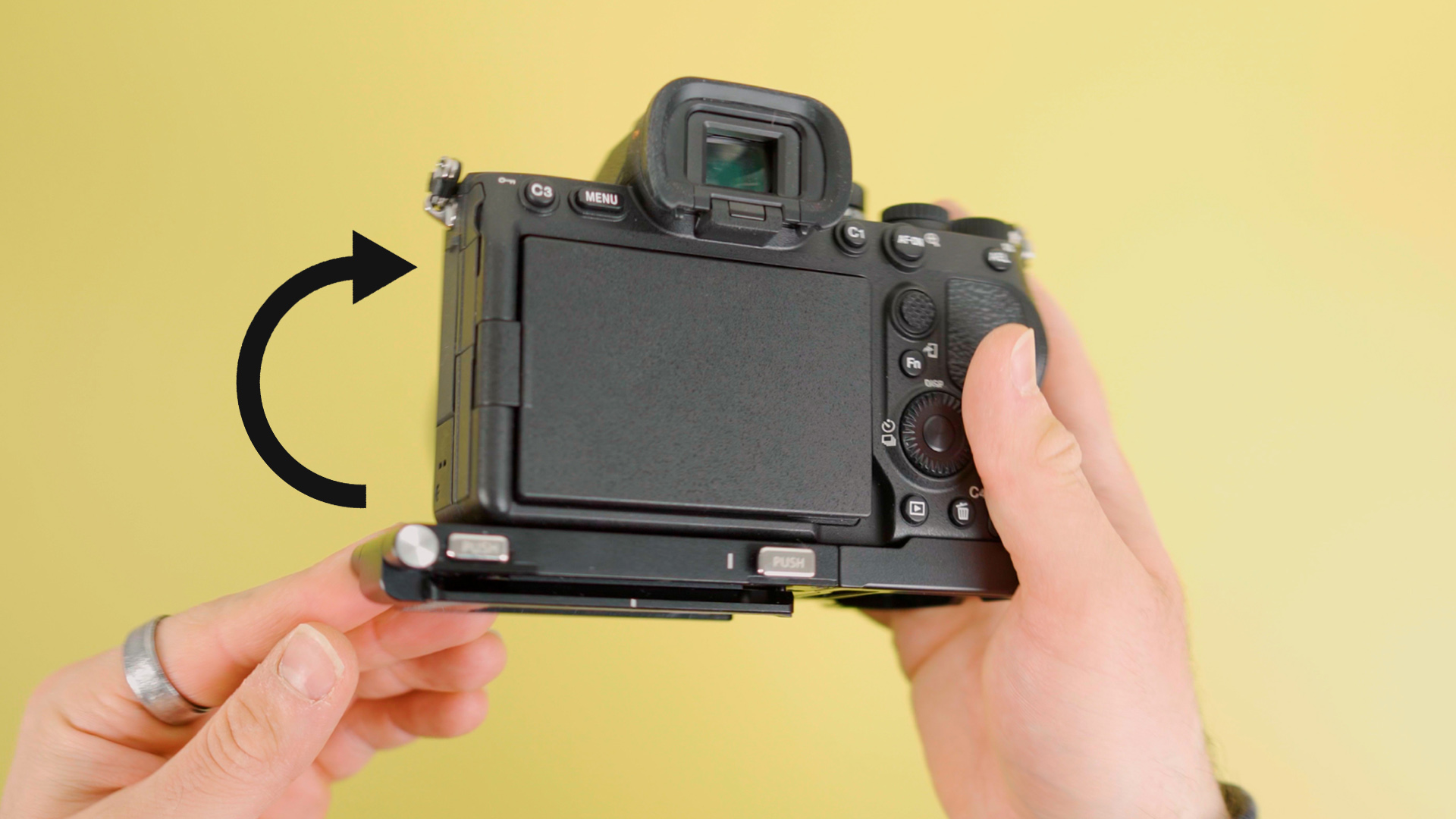 SMALLRIG Arca-Swiss Foldable L-Bracket: DO NOT ignore this Sony A7IV accessory!